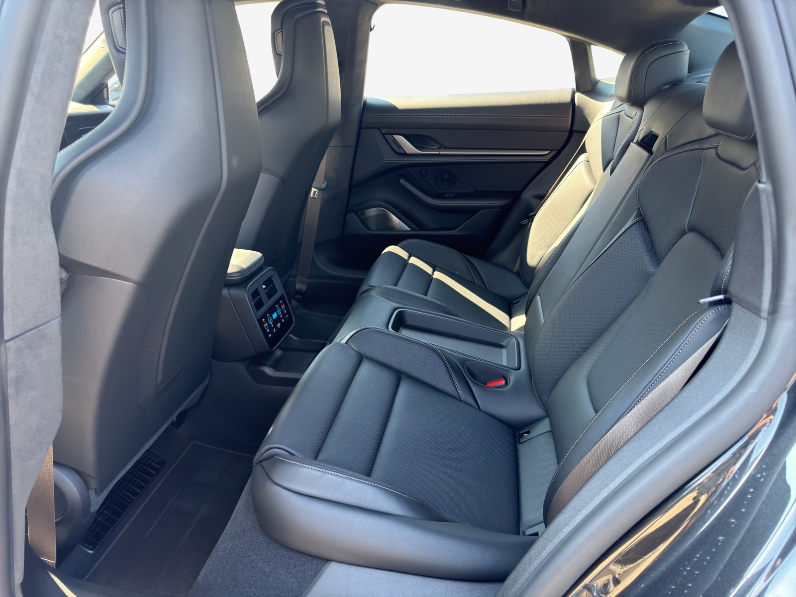 PORSCHE Taycan Turbo 104kWh-image-12