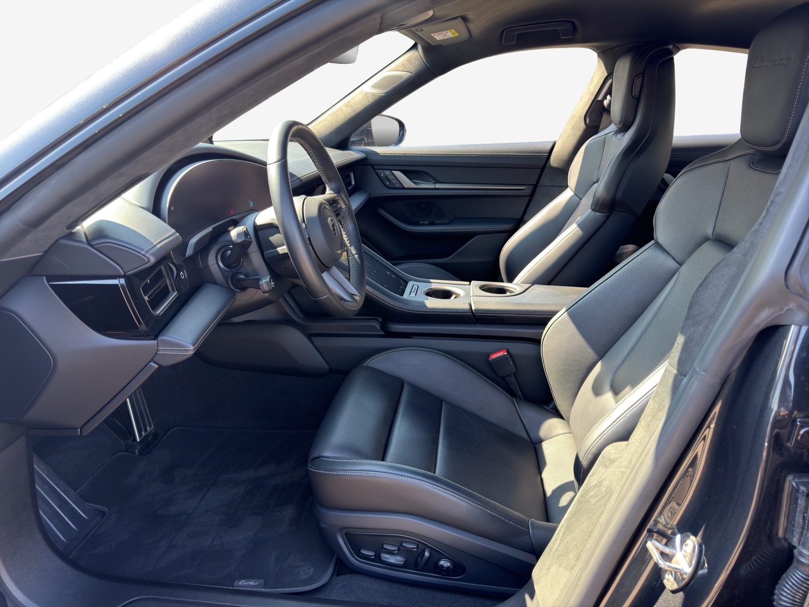 PORSCHE Taycan Turbo 104kWh-image-8