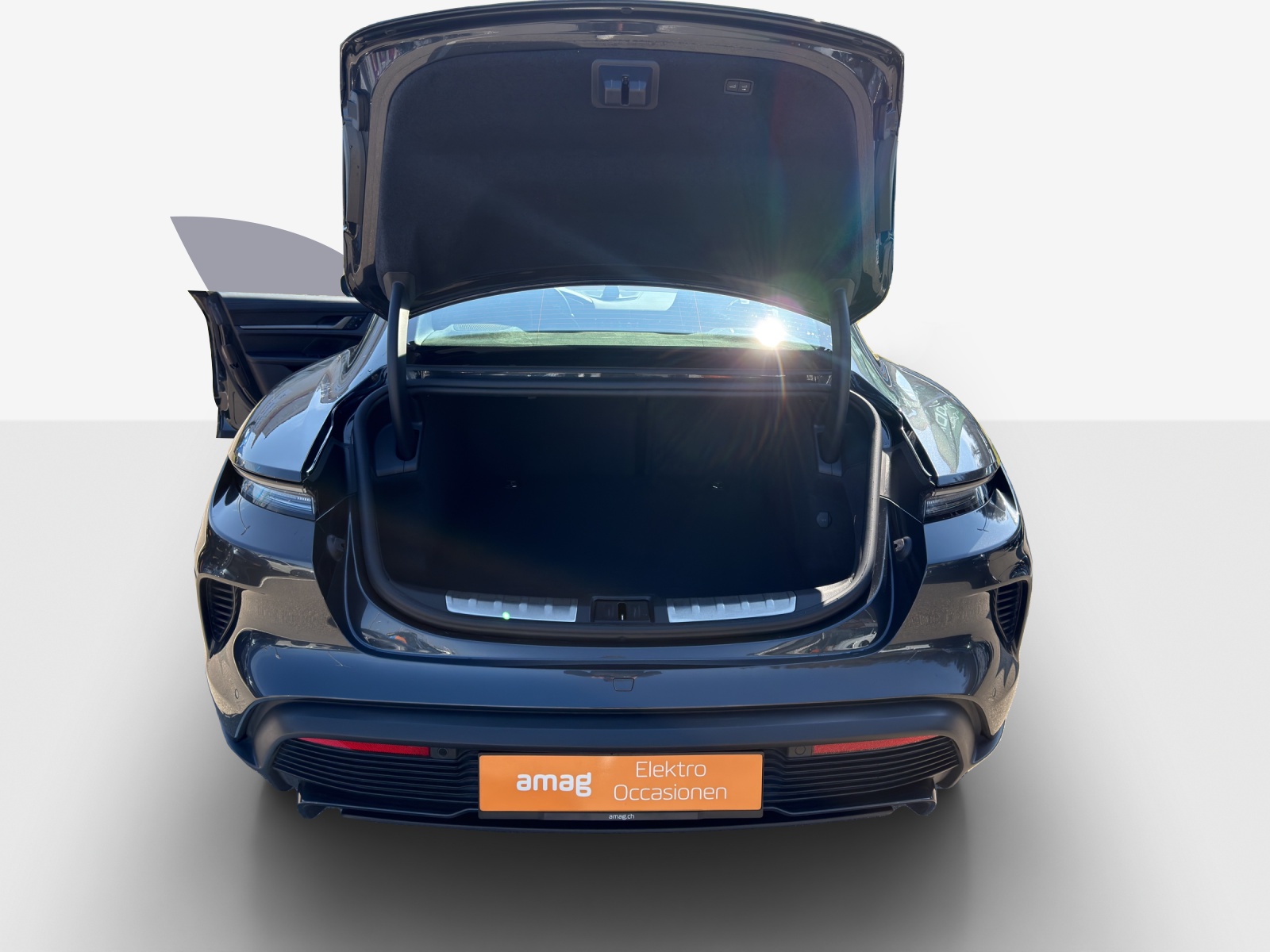 PORSCHE Taycan Turbo 104kWh-image-13