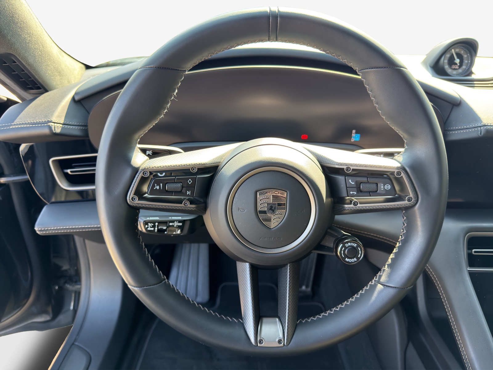 PORSCHE Taycan Turbo 104kWh-image-10