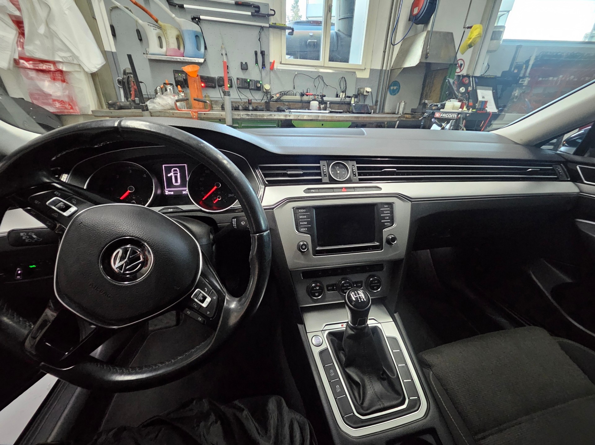 VW Passat Variant 2.0 TDI SCR BMT Comfortline 4Motion-image-6