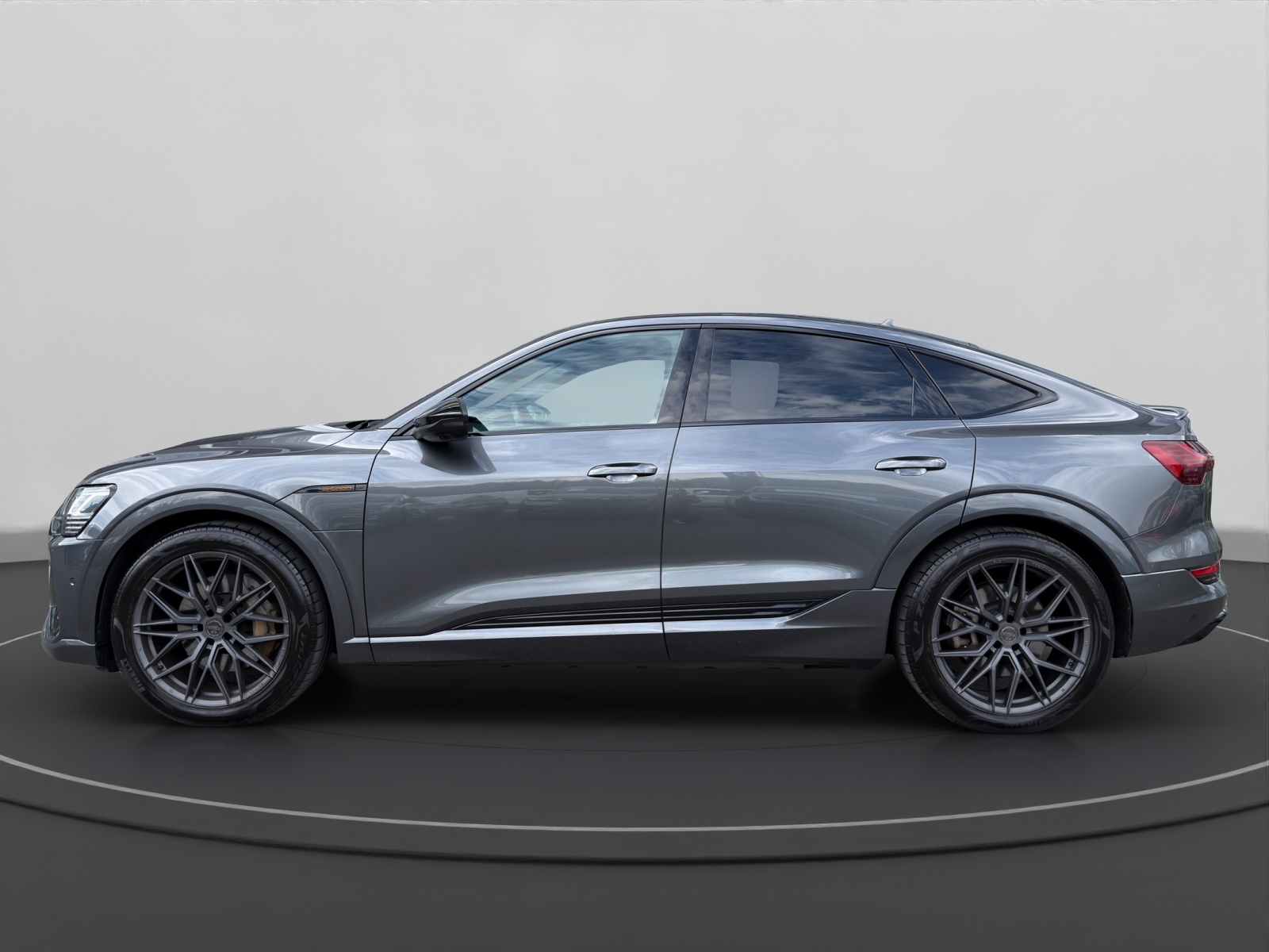 AUDI e-tron Sportback 55 S Line quattro-image-2