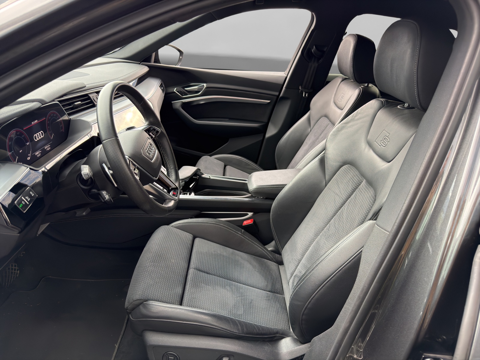AUDI e-tron Sportback 55 S Line quattro-image-7