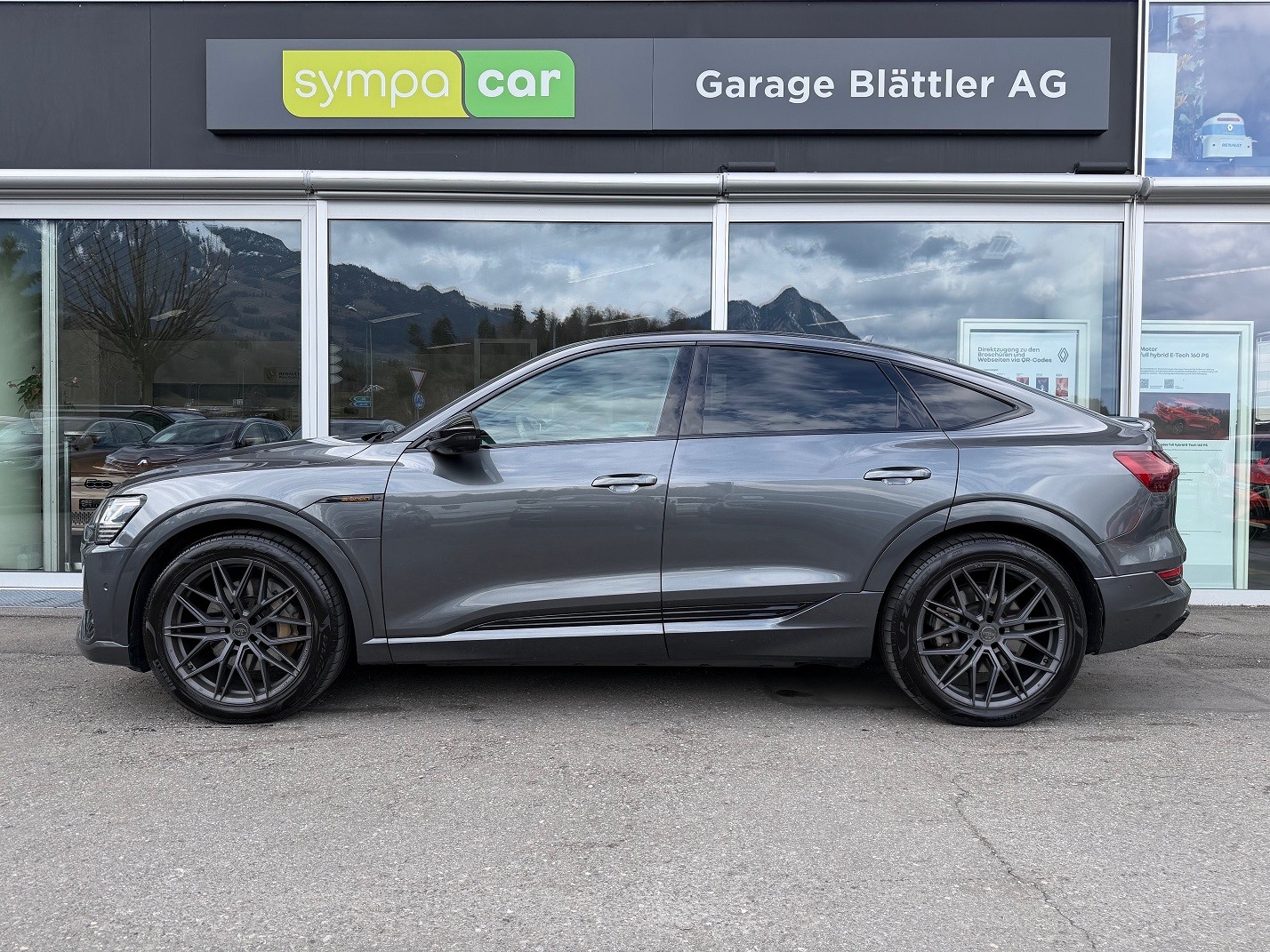 AUDI e-tron Sportback 55 S Line quattro-image-0
