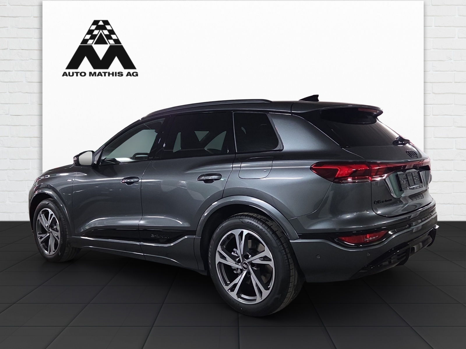 AUDI Q6 e-tron quattro-showroom-element-3