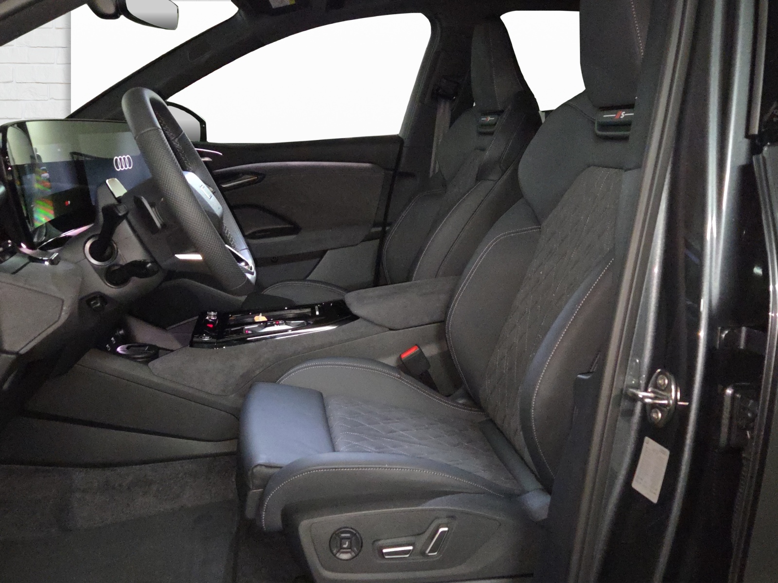 AUDI Q6 e-tron quattro-image-4