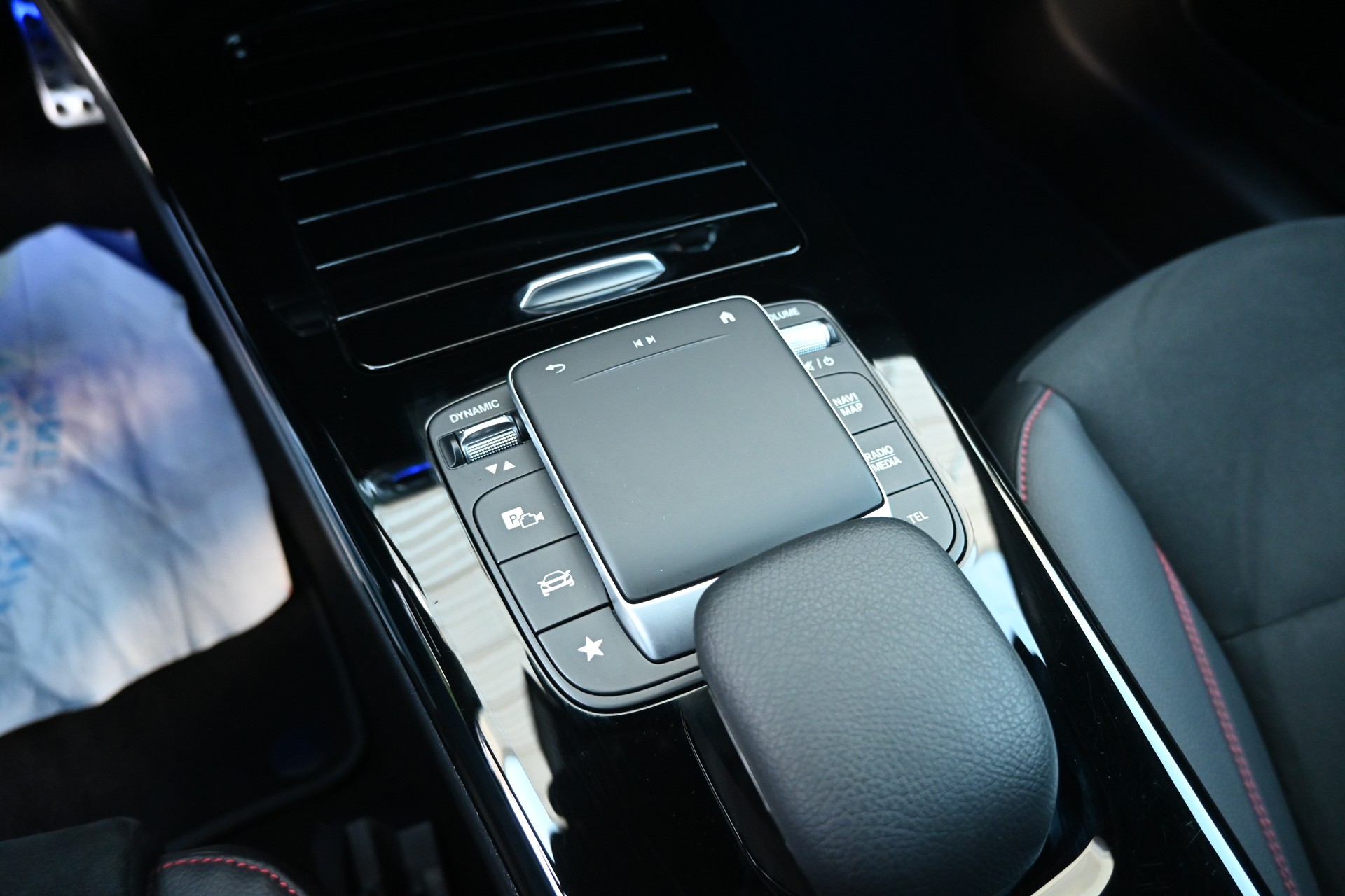 MERCEDES-BENZ A 250 Sedan 4Matic AMG Line 4Matic 7G-DCT 4x4-image-17