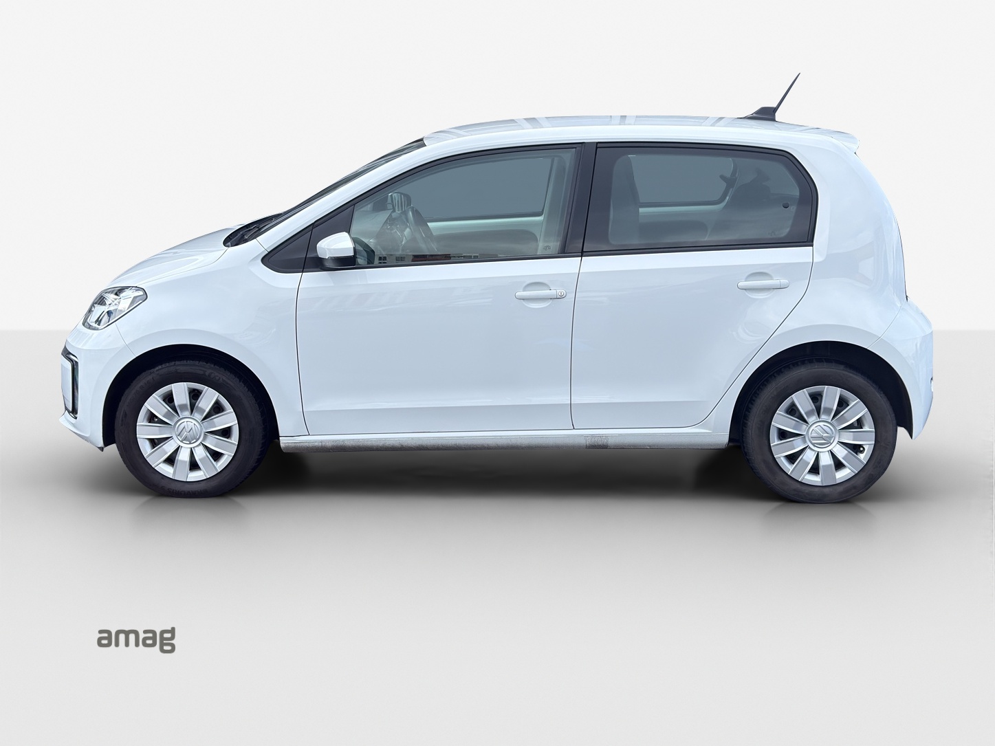 VW e-Up-showroom-element-1
