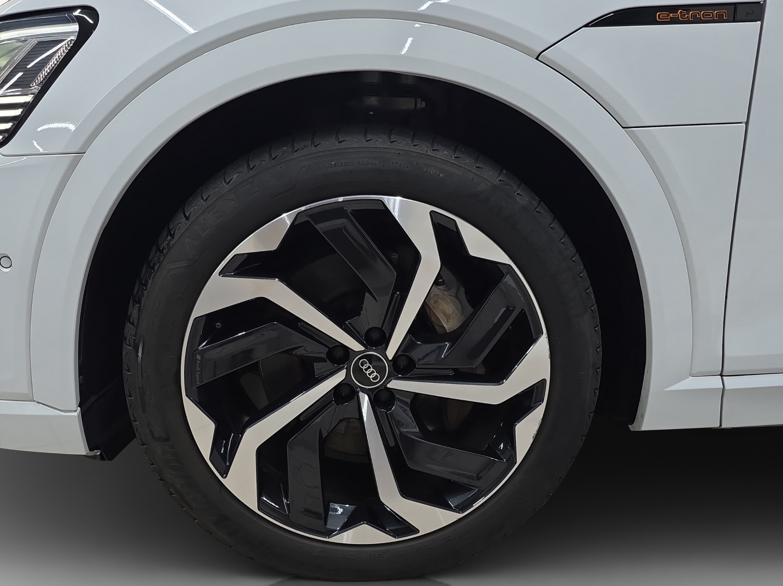 AUDI e-tron 55 Sportback S Line Black Edition quattro-image-14