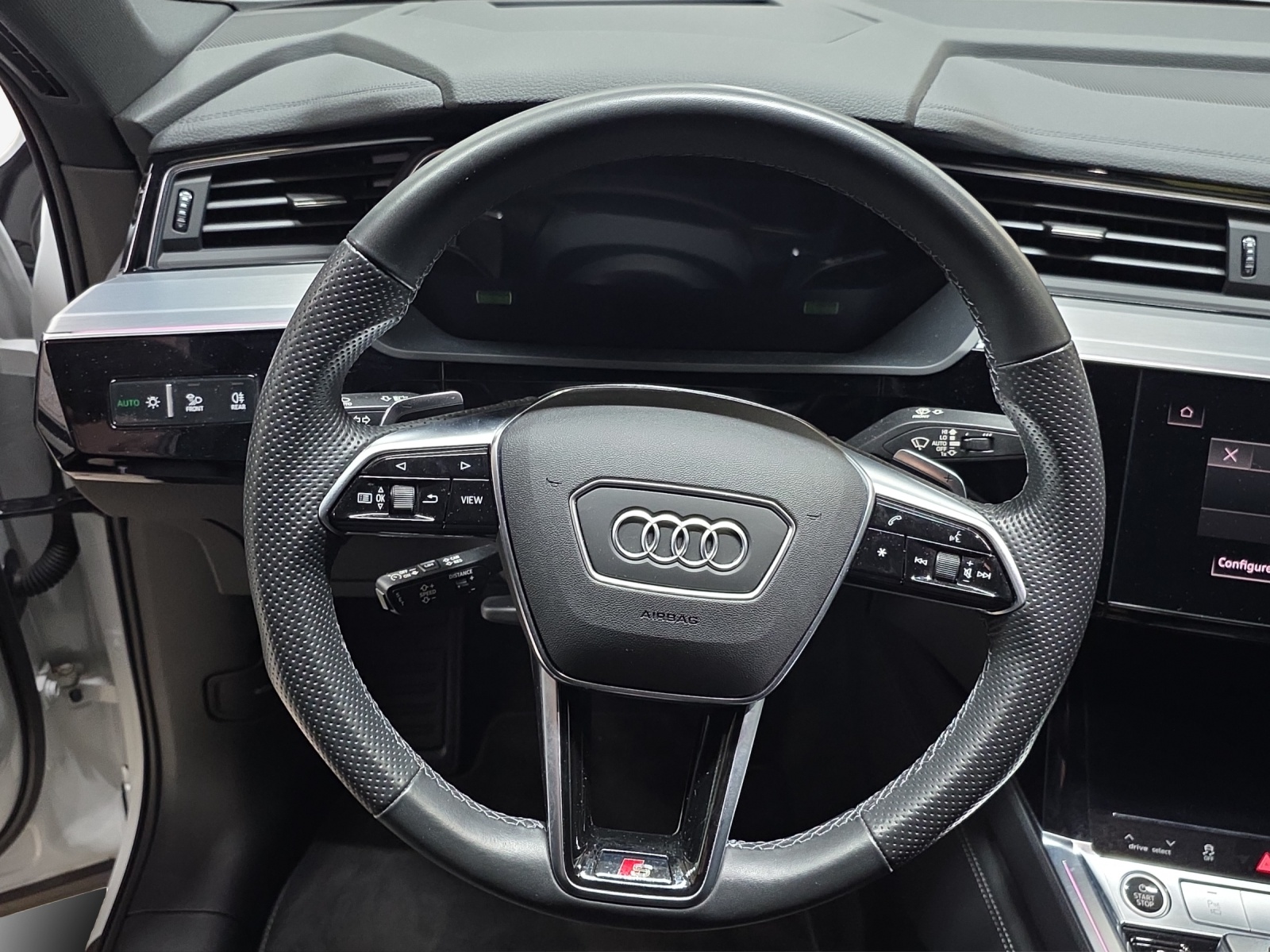 AUDI e-tron 55 Sportback S Line Black Edition quattro-image-10