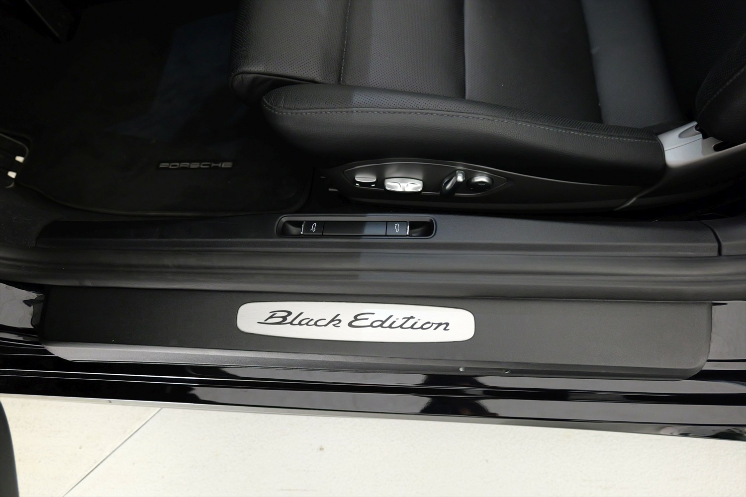 PORSCHE Boxster 2.7 Black Edition-image-1