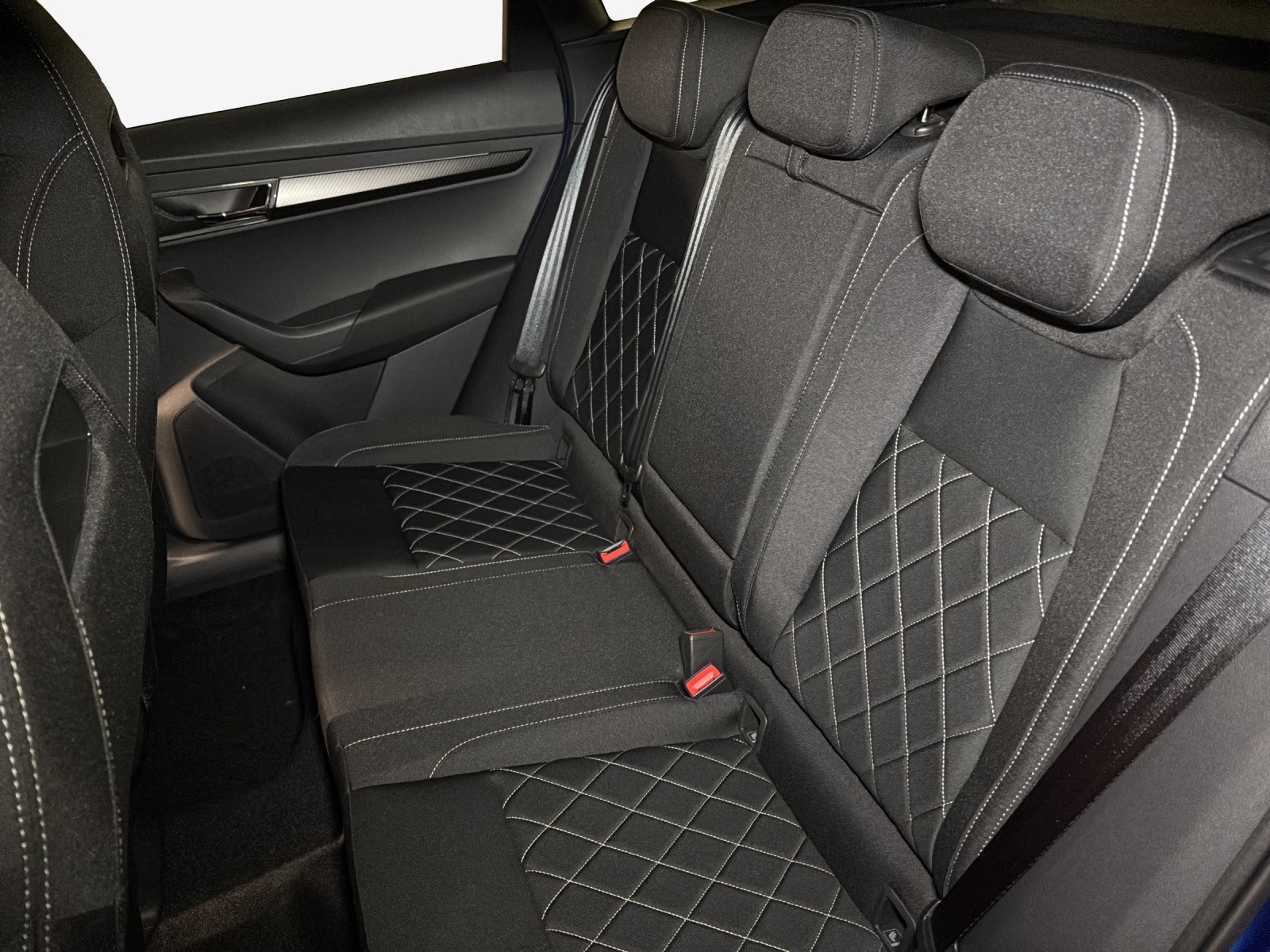 SKODA Karoq 2.0 TSI SportLine 4x4 DSG-image-11
