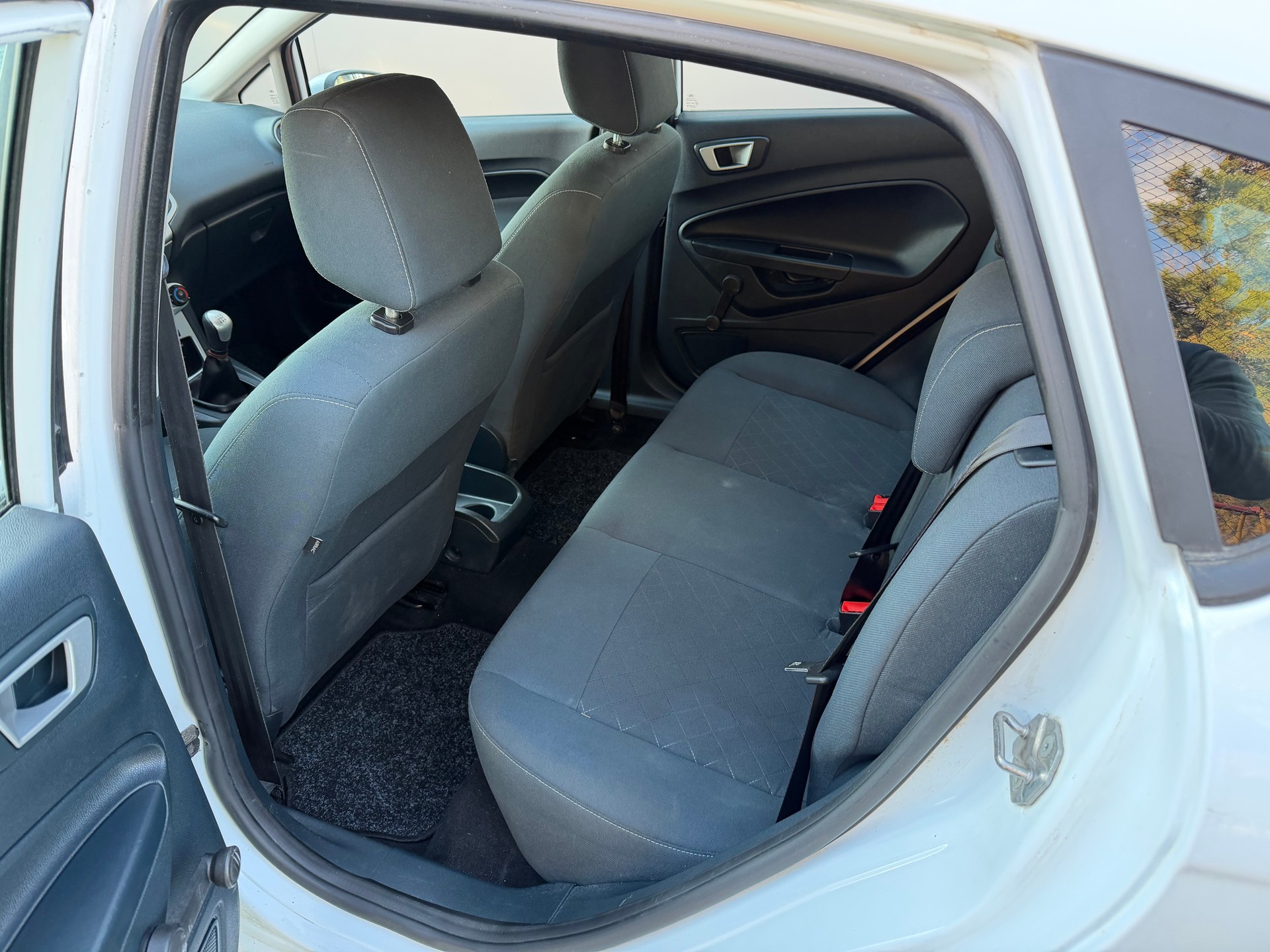 FORD Fiesta 1.4 16V Titanium-image-10