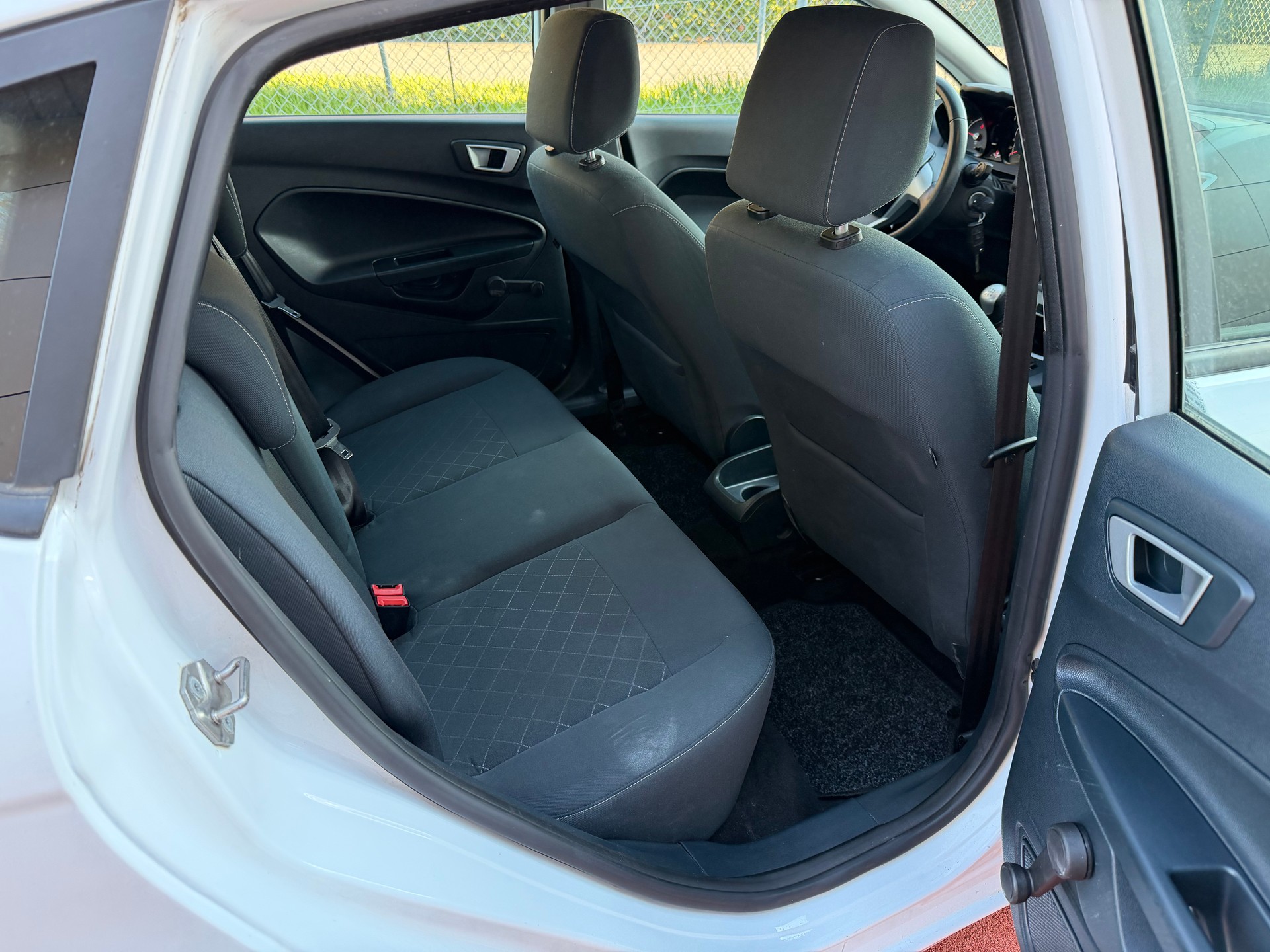 FORD Fiesta 1.4 16V Titanium-image-11