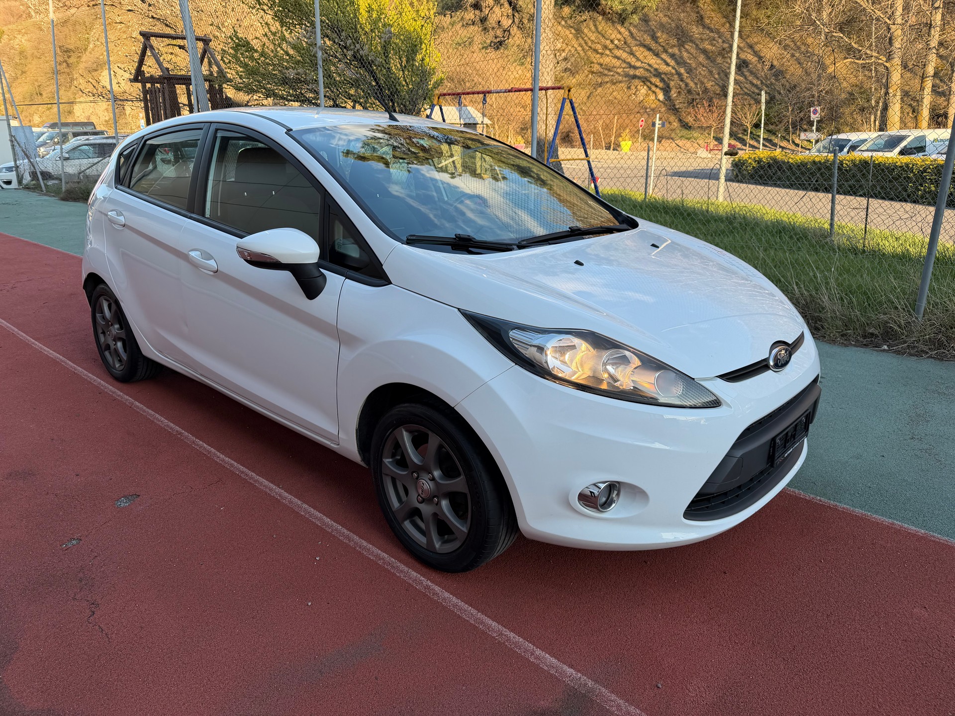 FORD Fiesta 1.4 16V Titanium-image-2
