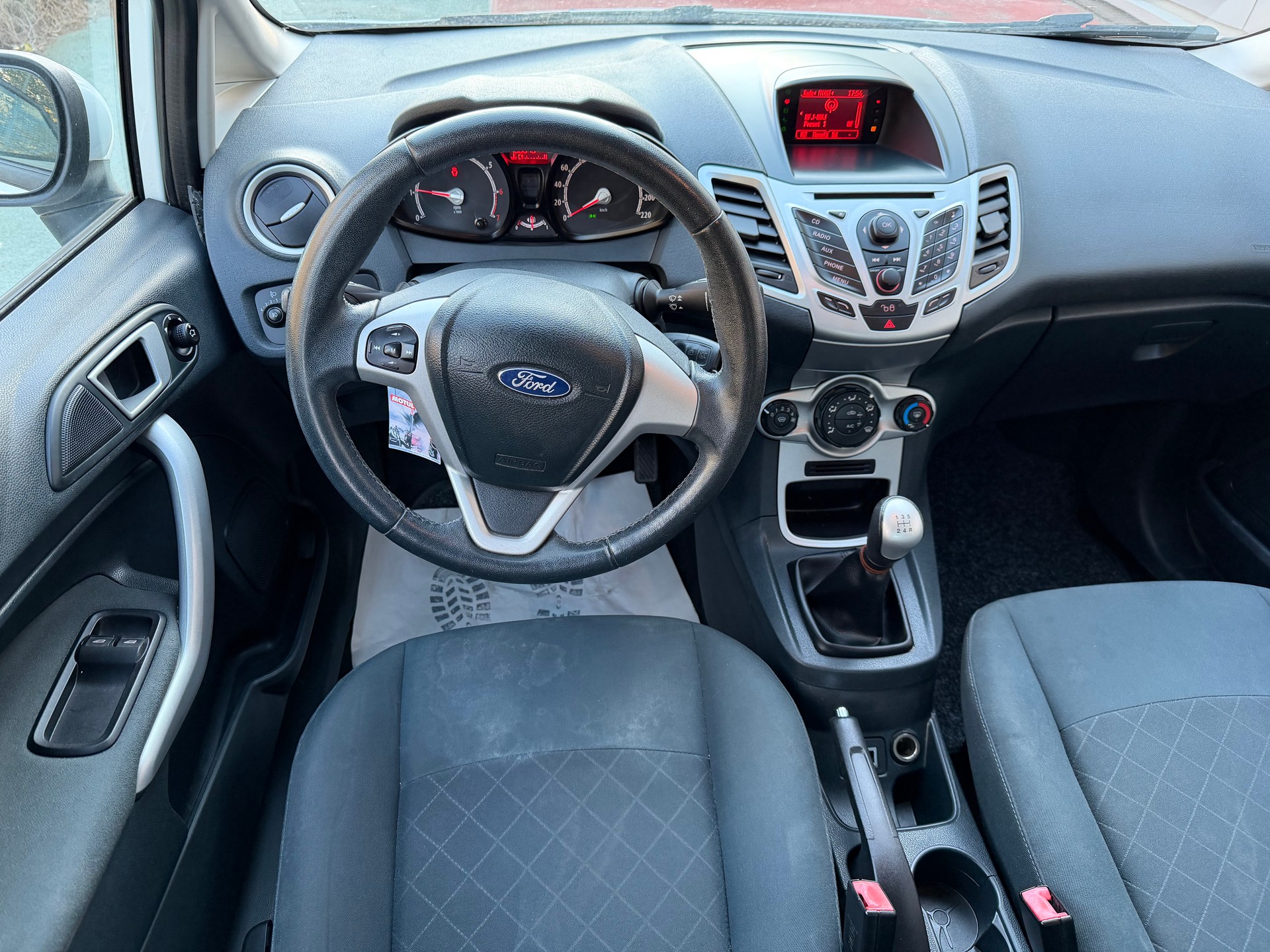 FORD Fiesta 1.4 16V Titanium-image-7