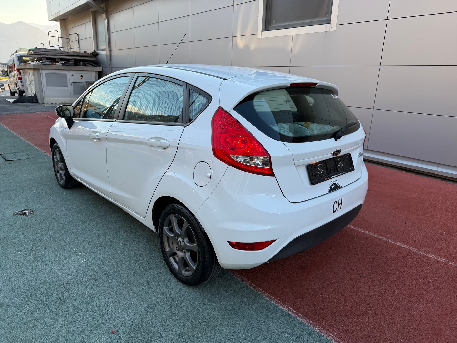 FORD Fiesta 1.4 16V Titanium-image-4
