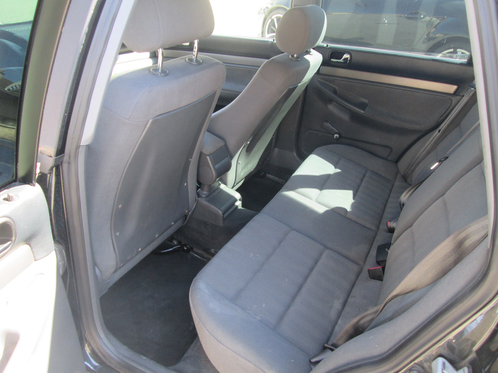 AUDI A4 Avant 1.8 T Advance-image-9