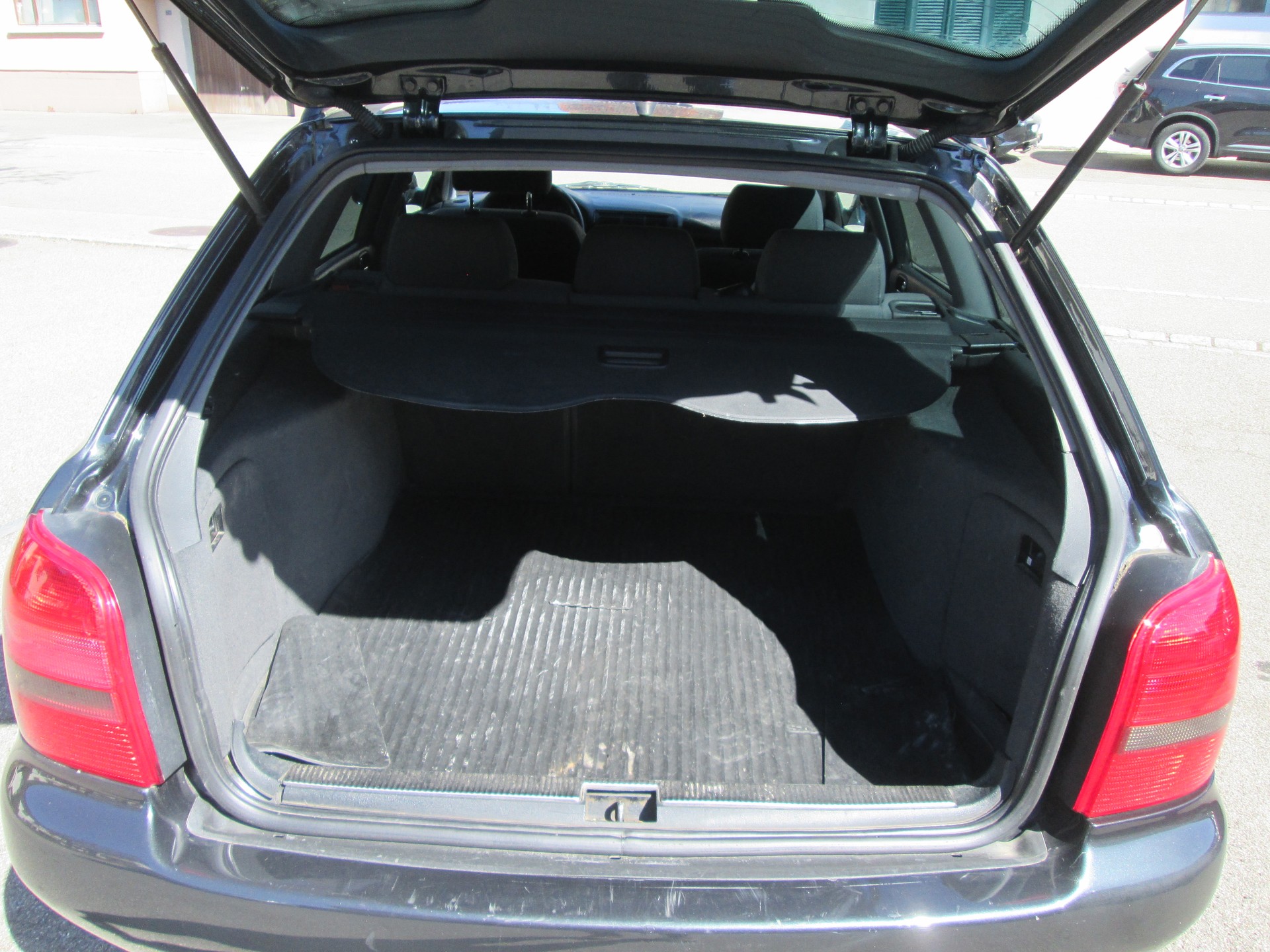 AUDI A4 Avant 1.8 T Advance-image-10