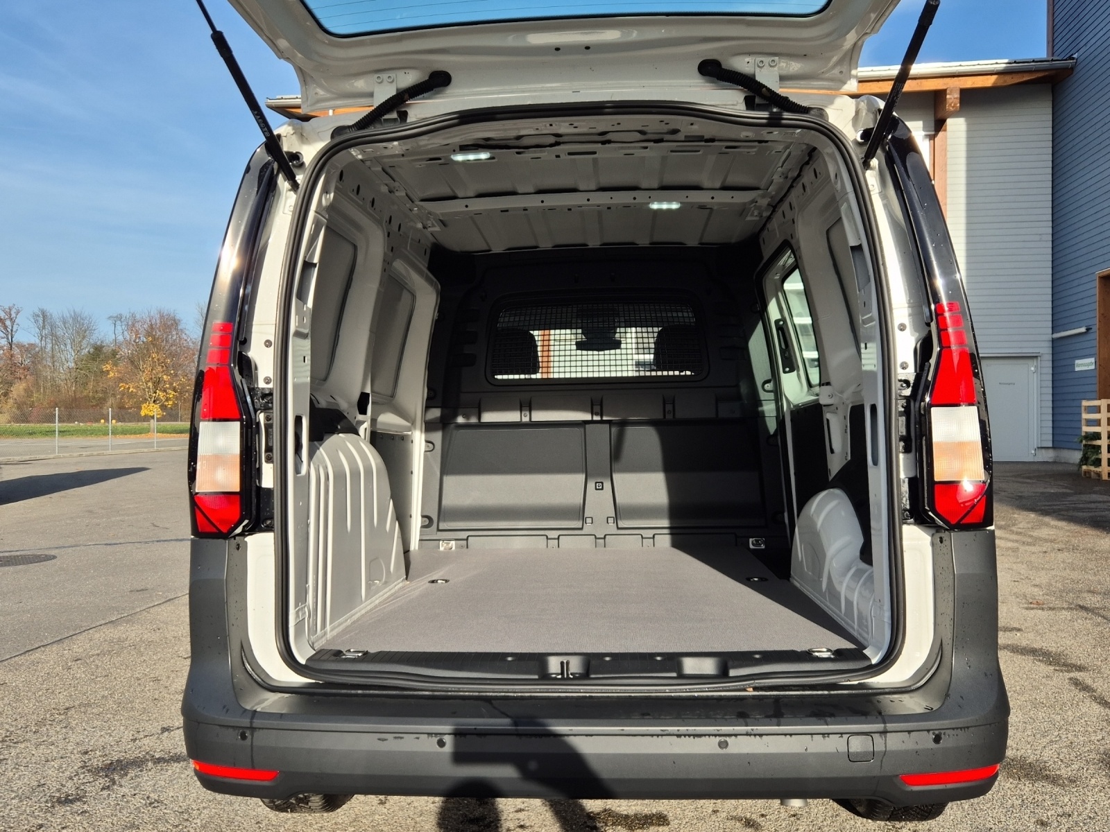 VW Caddy Cargo 2.0TDI Maxi DSG-image-9