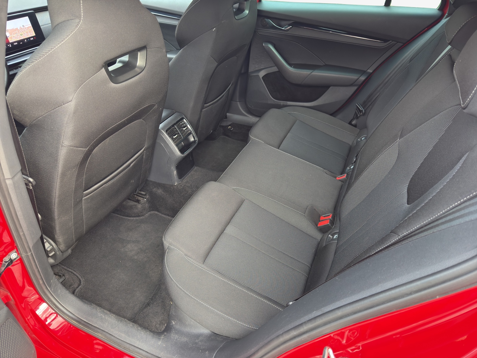 SKODA Octavia Combi 2.0 TSI SportLine DSG 4x4-image-11