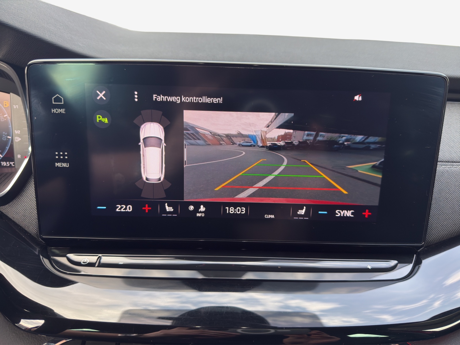 SKODA Octavia Combi 2.0 TSI SportLine DSG 4x4-image-15