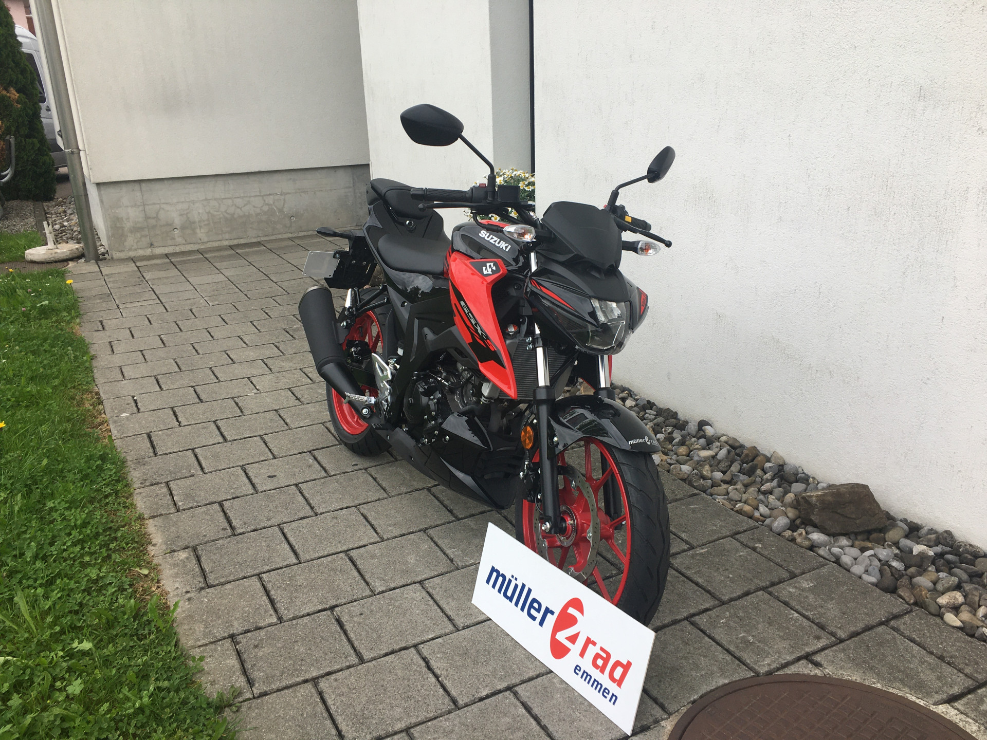 SUZUKI GSX-S 125-showroom-element-2