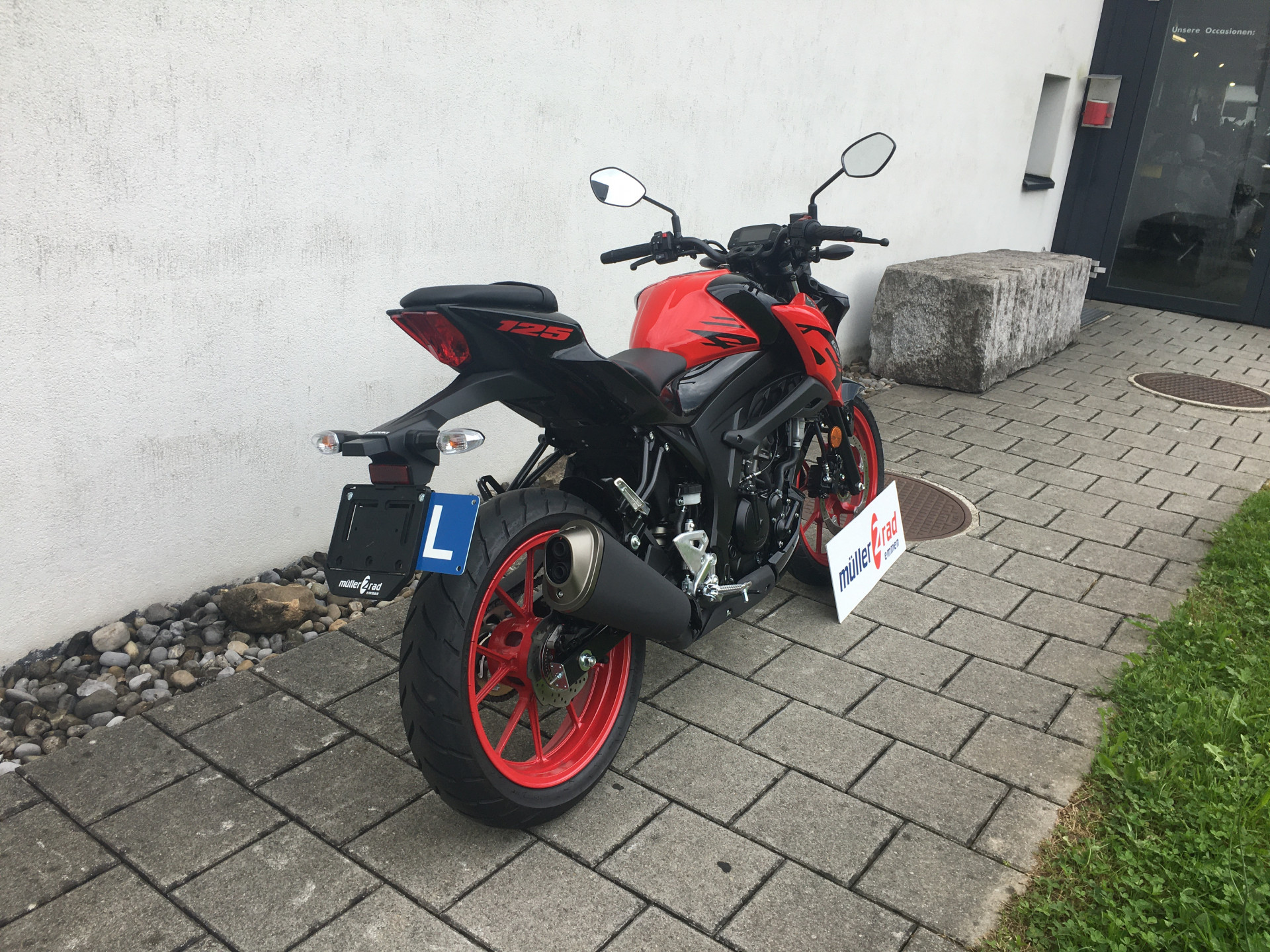 SUZUKI GSX-S 125-showroom-element-1