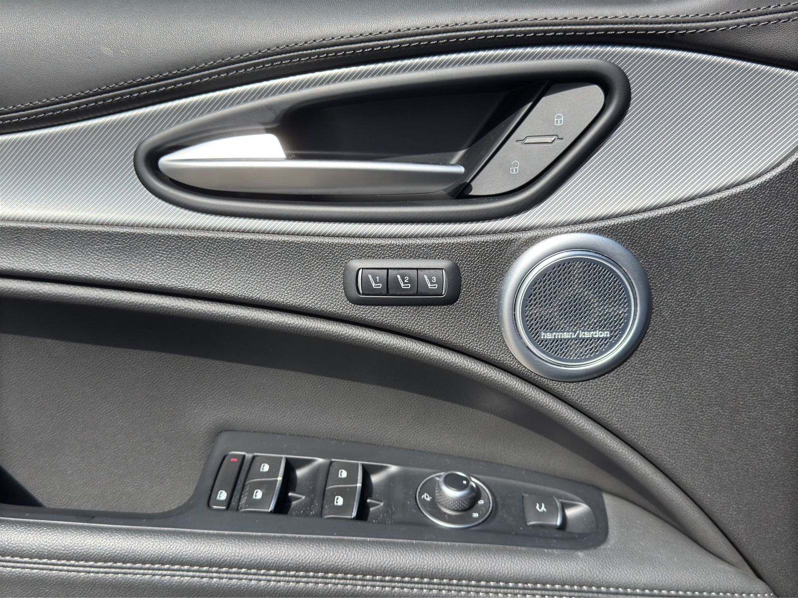 ALFA ROMEO Stelvio 2.0 Q4 280 Veloce-image-11