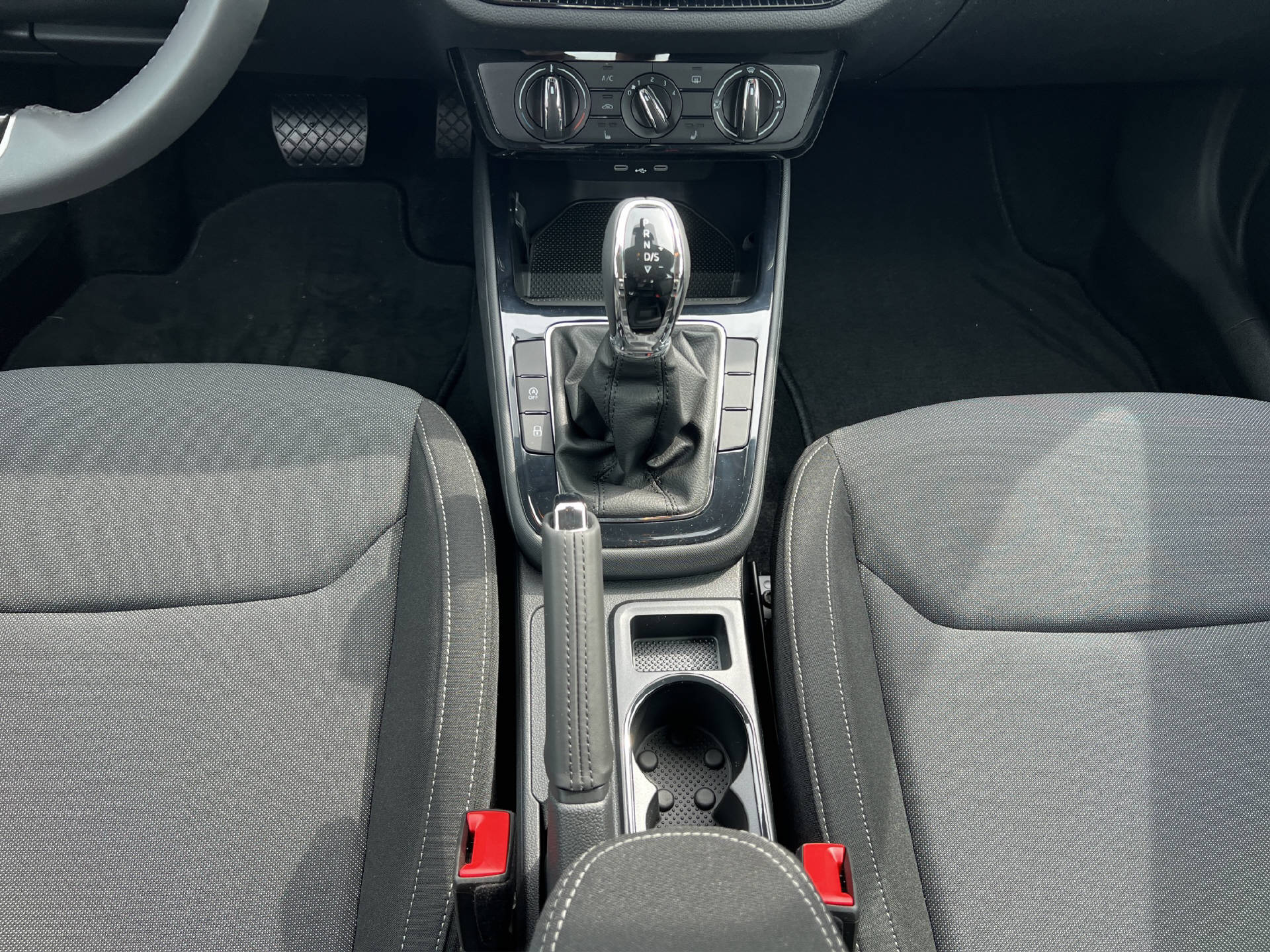 SKODA Fabia 1.0 TSI Selection DSG-image-13
