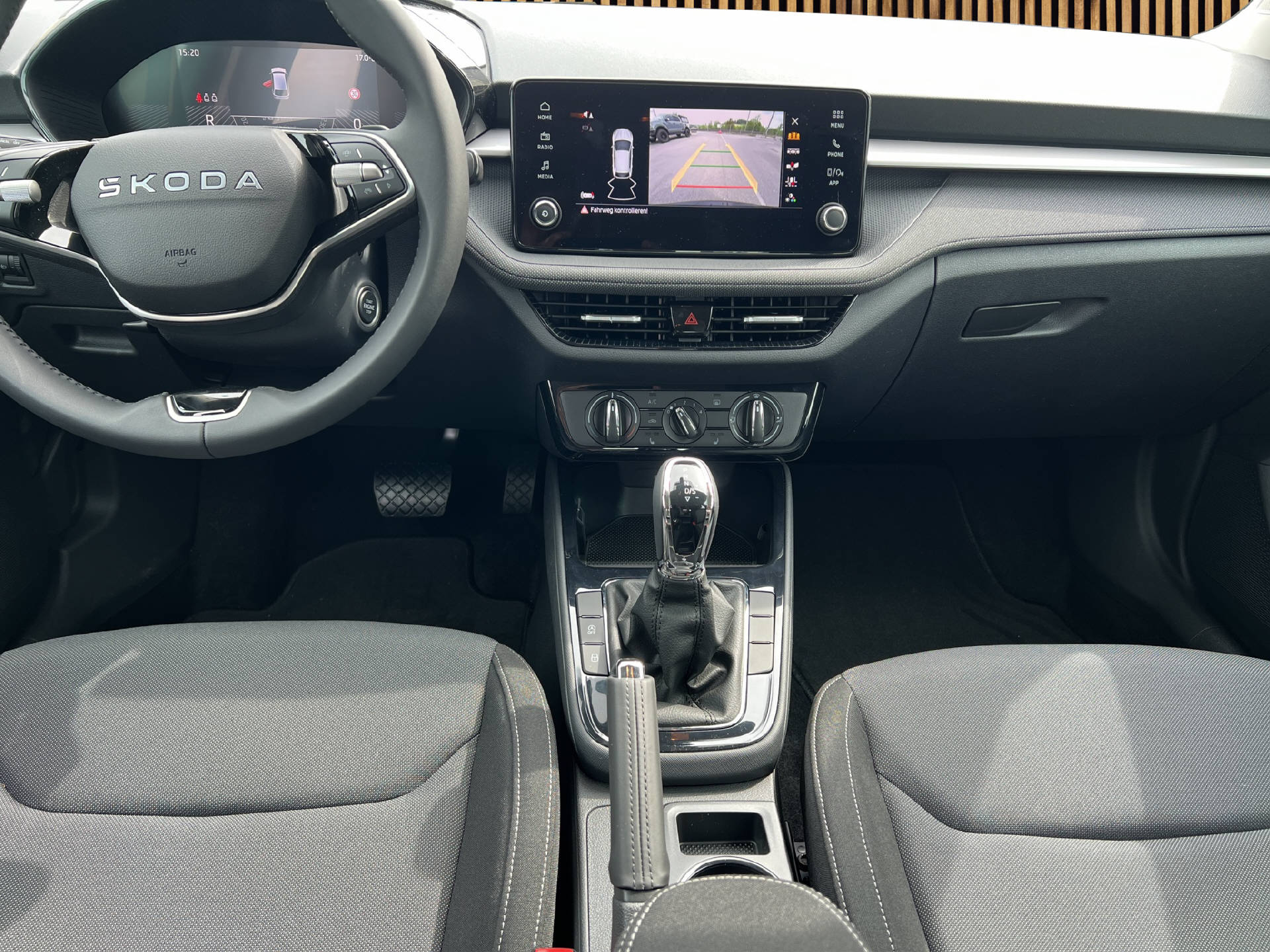SKODA Fabia 1.0 TSI Selection DSG-image-12
