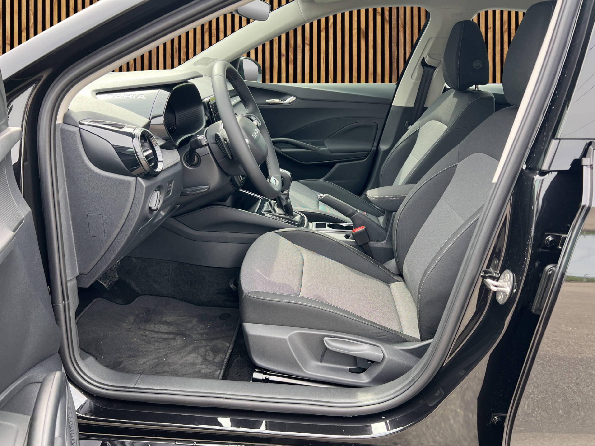 SKODA Fabia 1.0 TSI Selection DSG-image-8