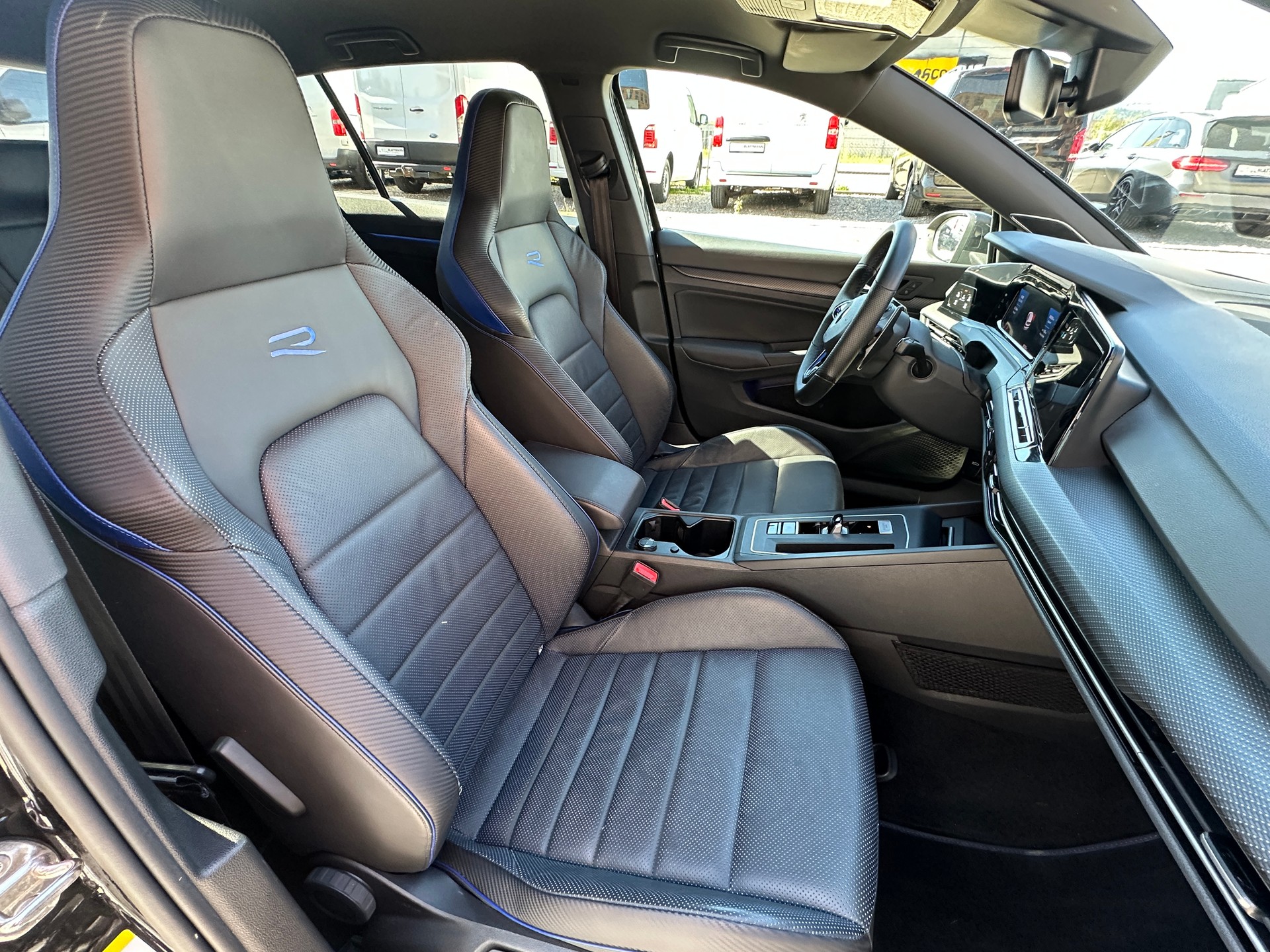 VW Golf 2.0 TSI R DSG 4Motion-image-15