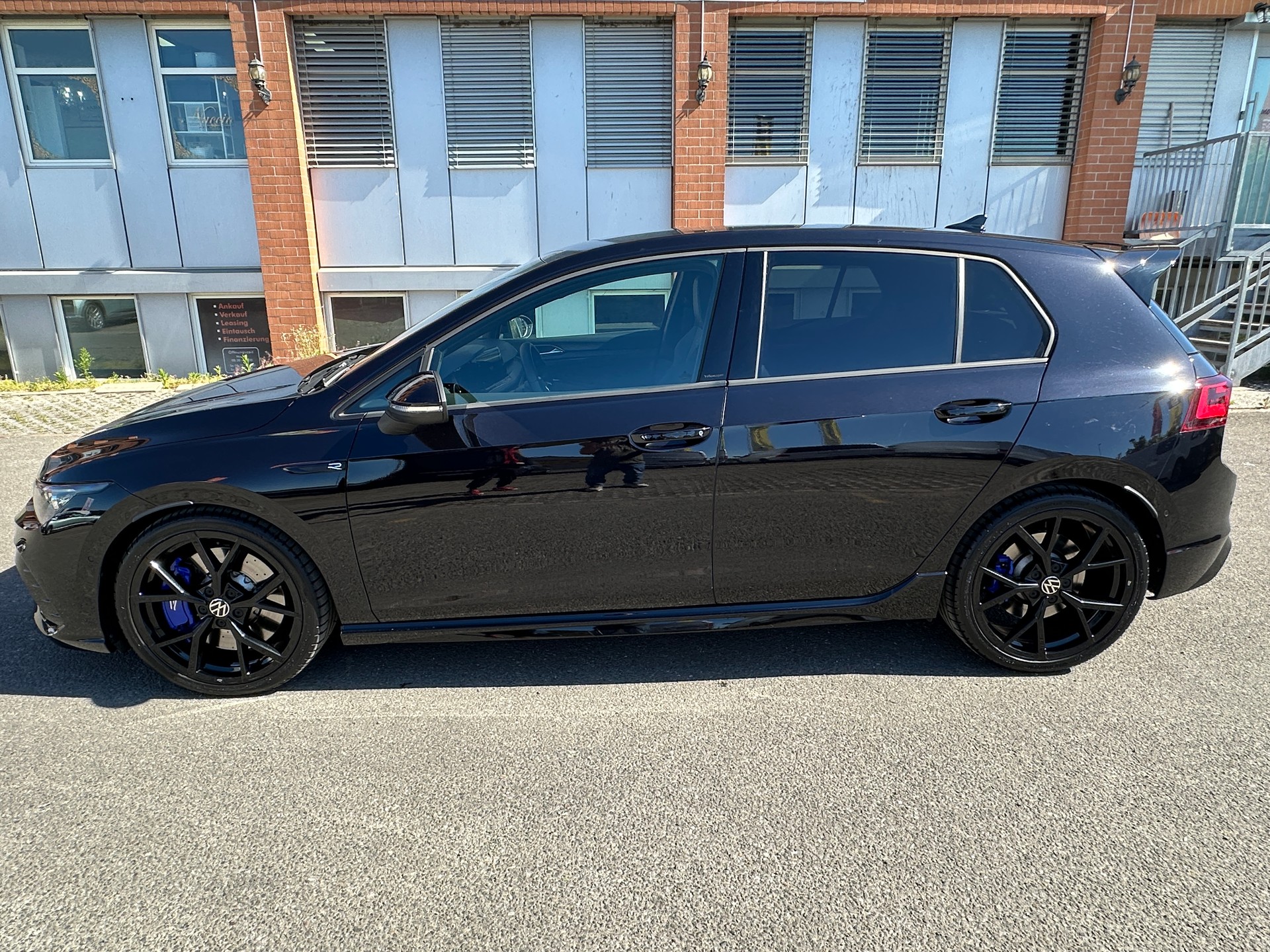 VW Golf 2.0 TSI R DSG 4Motion-image-3