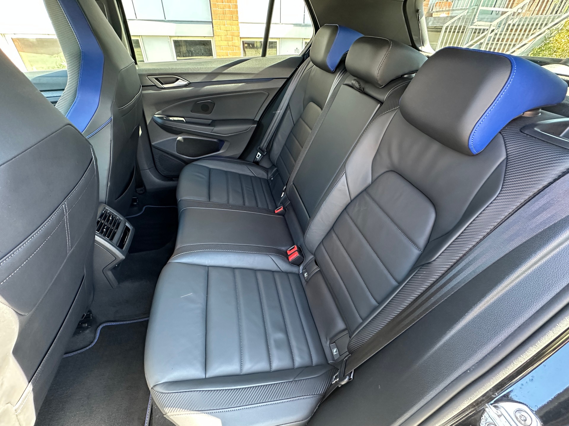 VW Golf 2.0 TSI R DSG 4Motion-image-14