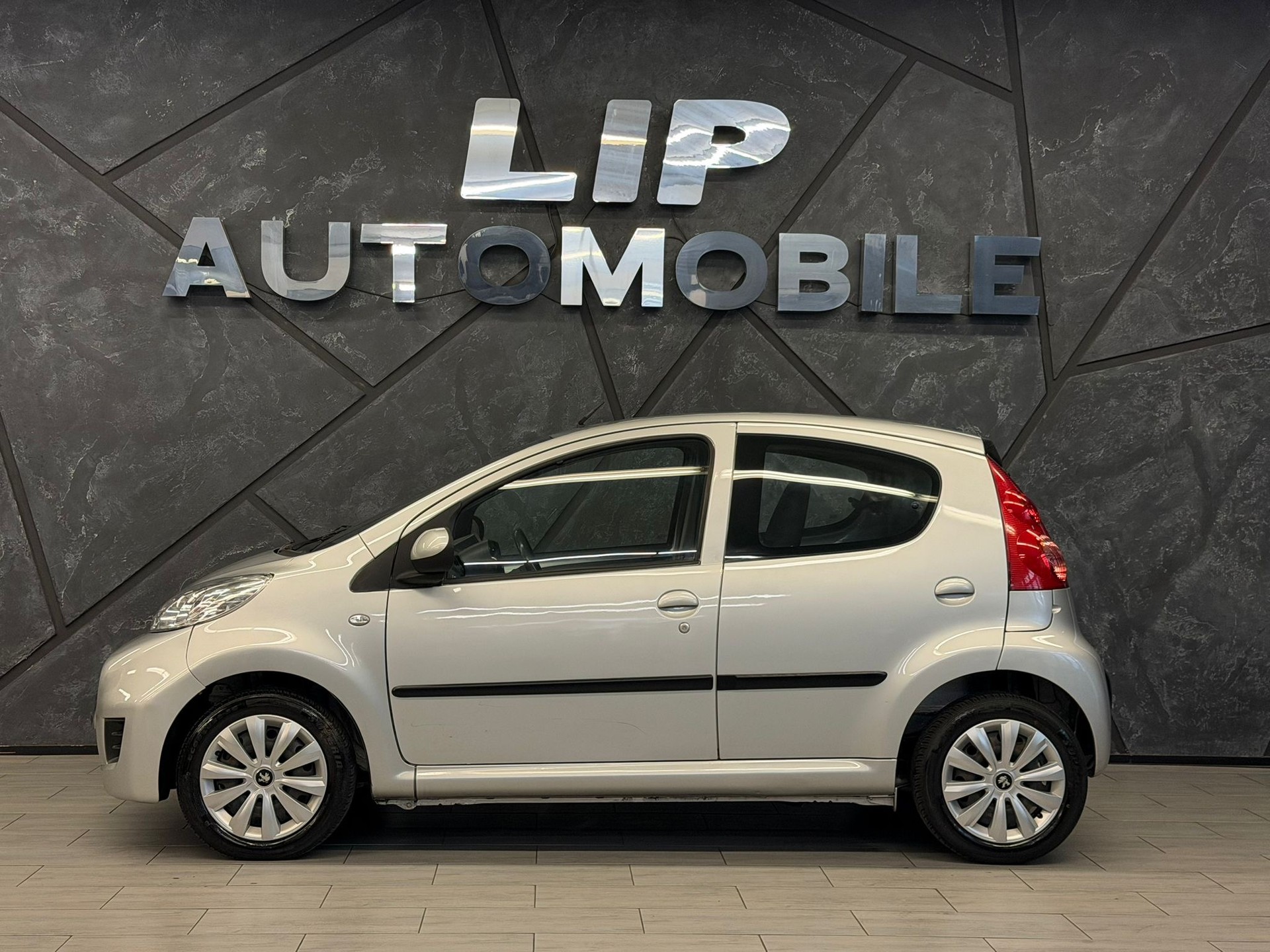 PEUGEOT 107 1.0 Trendy-image-4