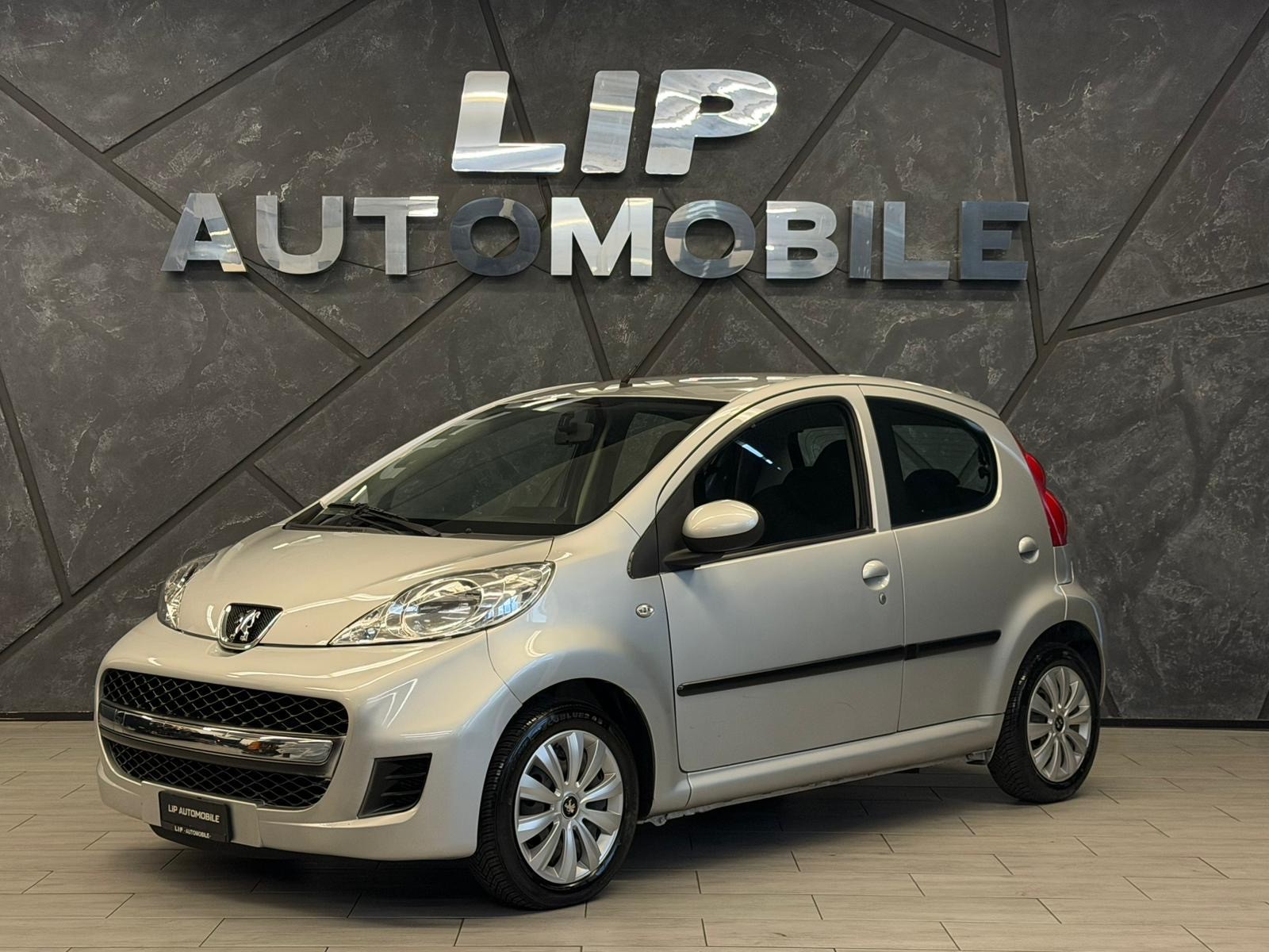 PEUGEOT 107 1.0 Trendy-image-0