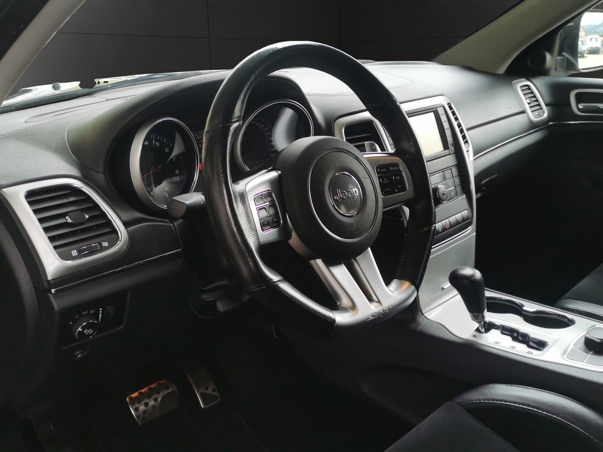 JEEP Grand Cherokee 6.4 SRT8 Automatic-image-10