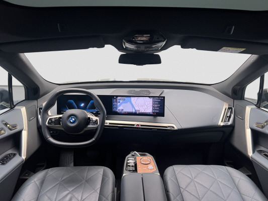BMW iX xDrive40 Launch Ed.-image-10