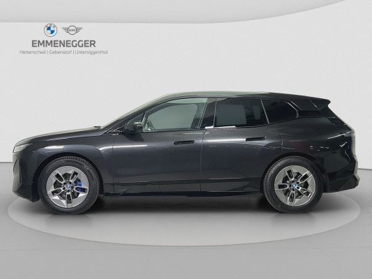 BMW iX xDrive40 Launch Ed.-showroom-element-1