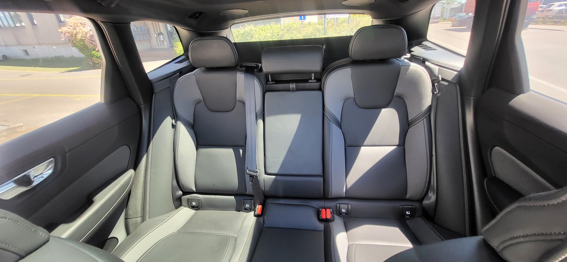 VOLVO XC60 B4 Diesel Mild Hybrid AWD Ultimate Dark Geartronic-image-14