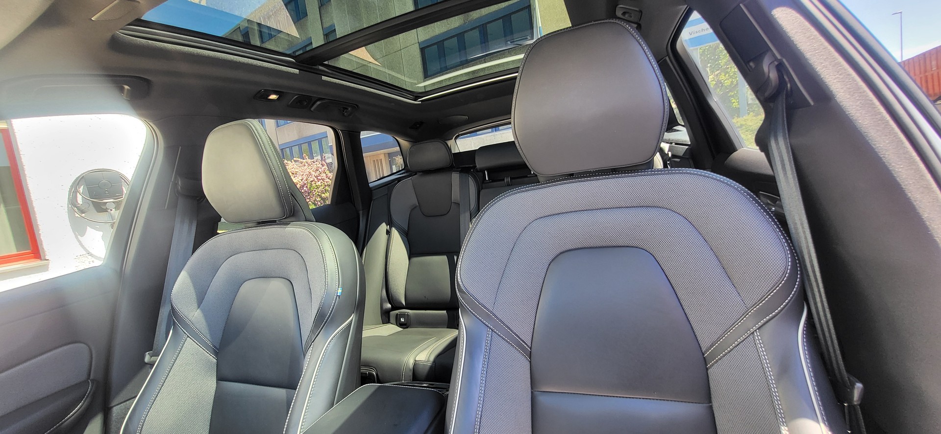 VOLVO XC60 B4 Diesel Mild Hybrid AWD Ultimate Dark Geartronic-image-13