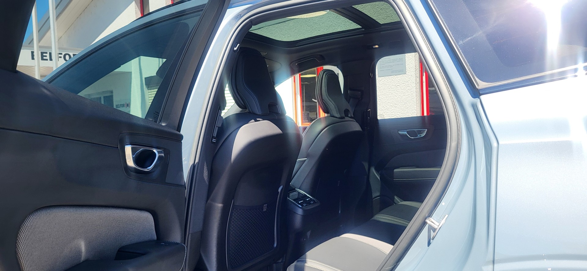 VOLVO XC60 B4 Diesel Mild Hybrid AWD Ultimate Dark Geartronic-image-5