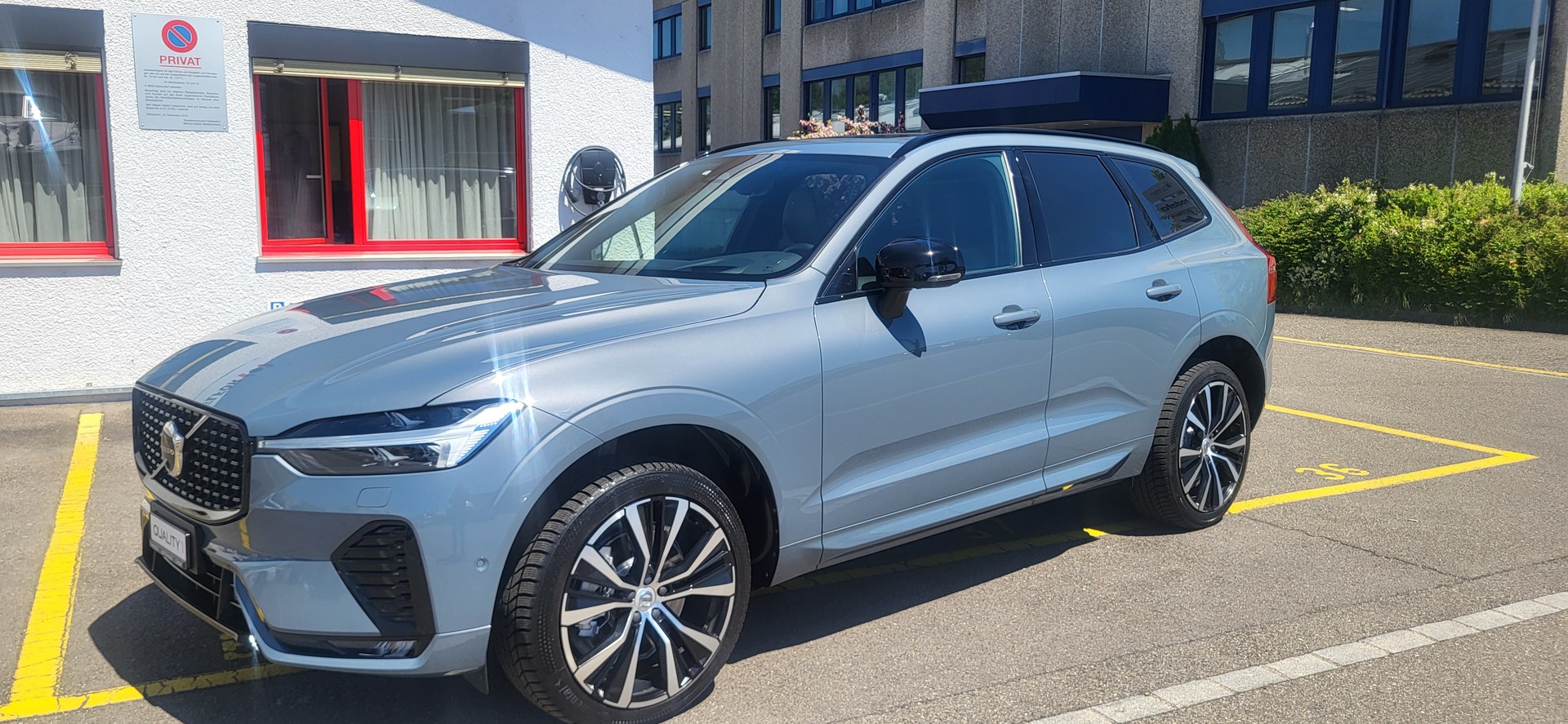 VOLVO XC60 B4 Diesel Mild Hybrid AWD Ultimate Dark Geartronic-image-1