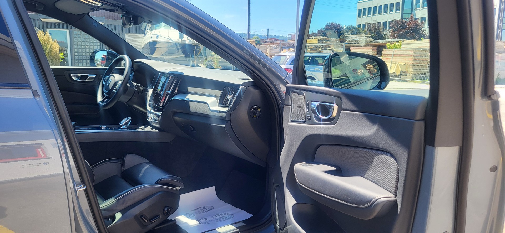 VOLVO XC60 B4 Diesel Mild Hybrid AWD Ultimate Dark Geartronic-image-11