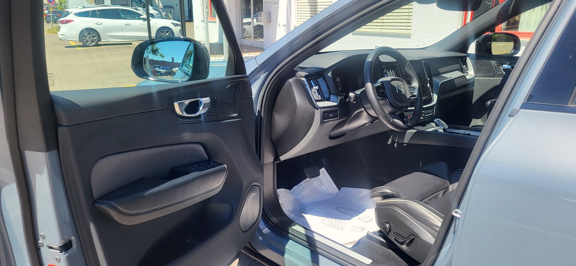 VOLVO XC60 B4 Diesel Mild Hybrid AWD Ultimate Dark Geartronic-image-4