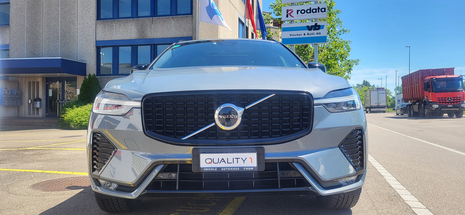 VOLVO XC60 B4 Diesel Mild Hybrid AWD Ultimate Dark Geartronic-image-0