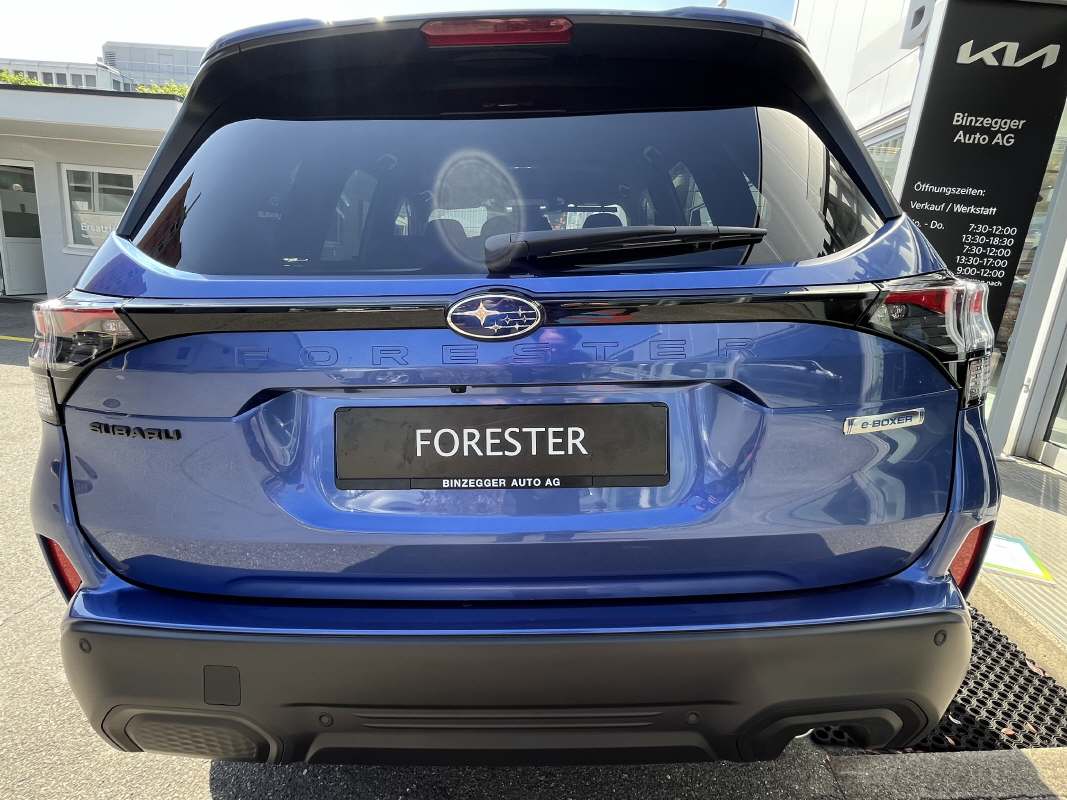 SUBARU Forester Station 2.0i e-Boxer Swiss Plus-image-3