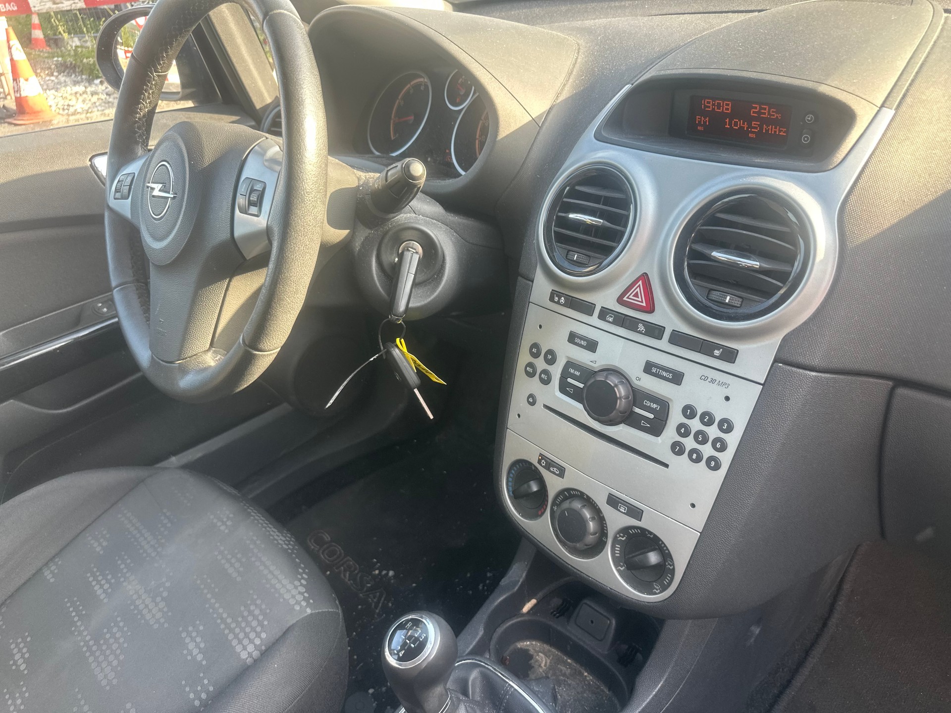 OPEL Corsa 1.4 TP Enjoy-image-8