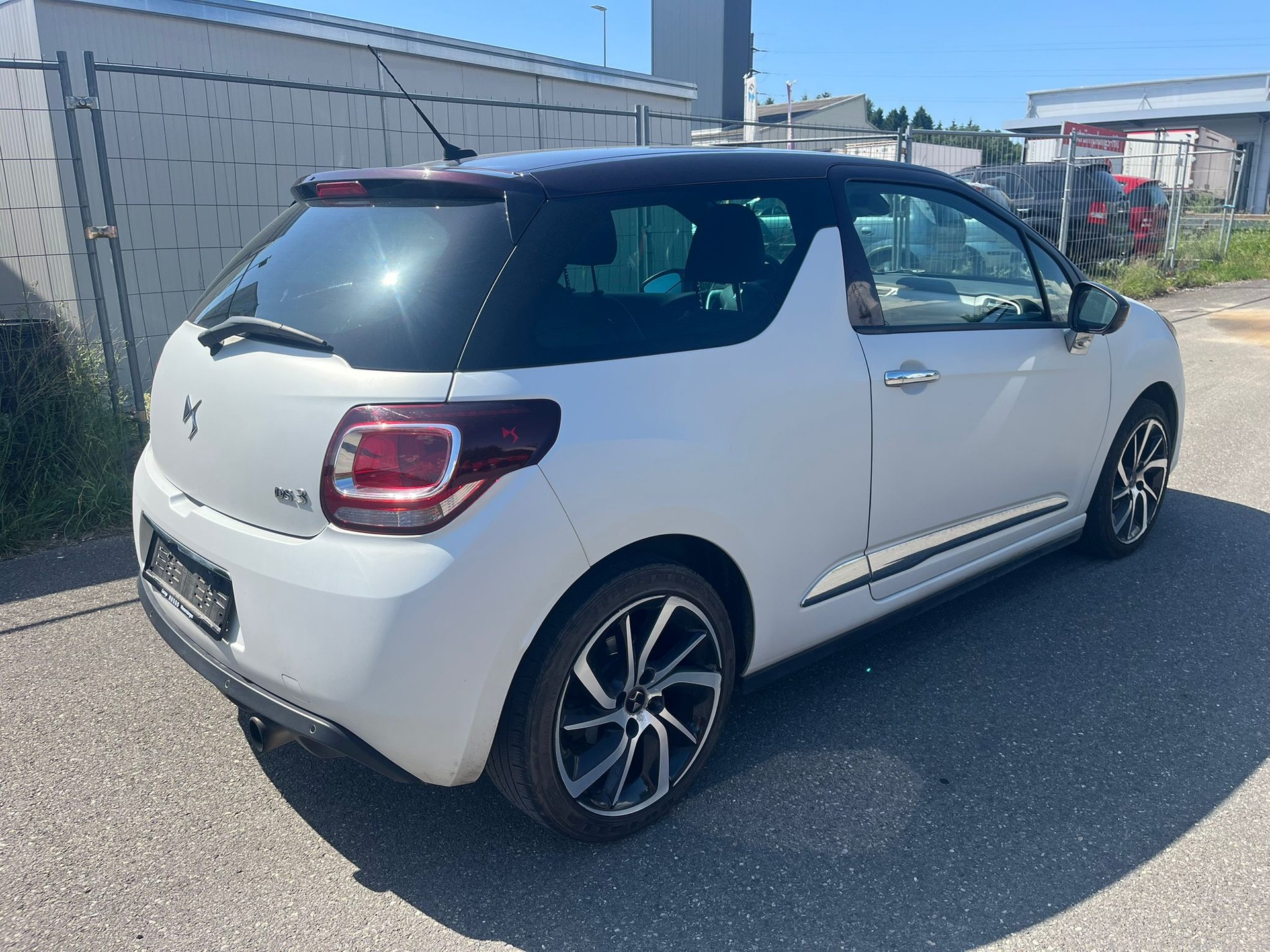 DS AUTOMOBILES DS 3 1.2 PureTech SO Chic EAT-image-4